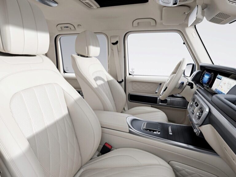 The MANUFAKTUR Logo Package in the Mercedes-Benz G-Class.