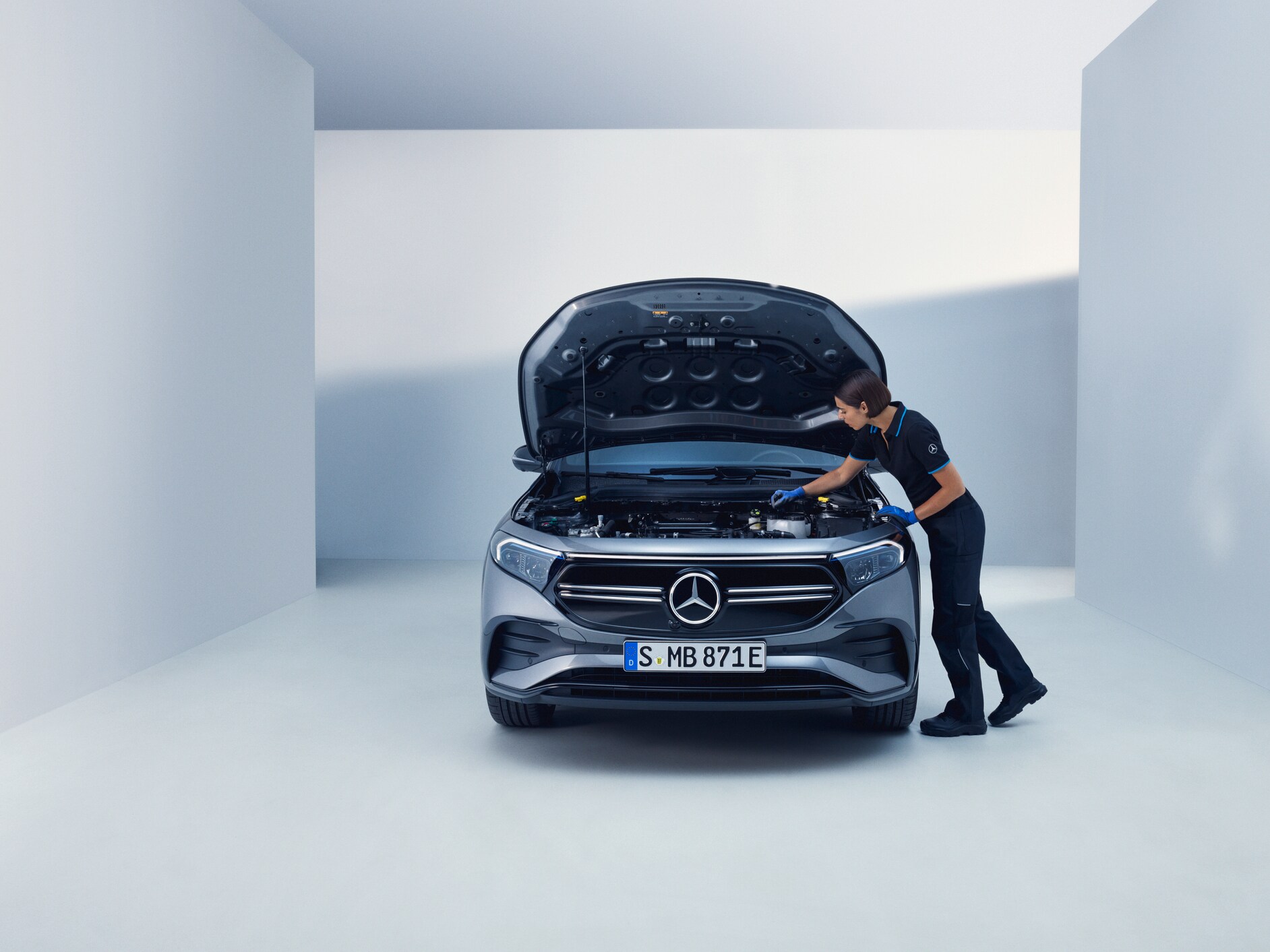 A woman uses the Mercedes-Benz pick-up & return service.