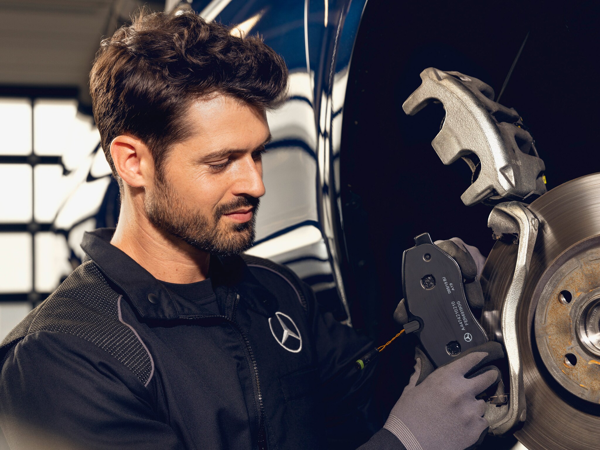 A Mercedes-Benz technician checks the brakes of a vehicle on the test bench.