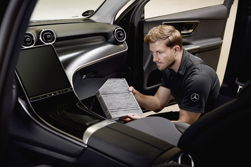 Mercedes-Benz genuine air filters A woman raises her hand in front of the air conditioning vents in her Mercedes-Benz.