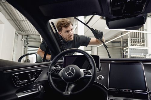 Mercedes-Benz genuine windscreen wipers A Mercedes-Benz technician changes the windscreen wipers on the vehicle.