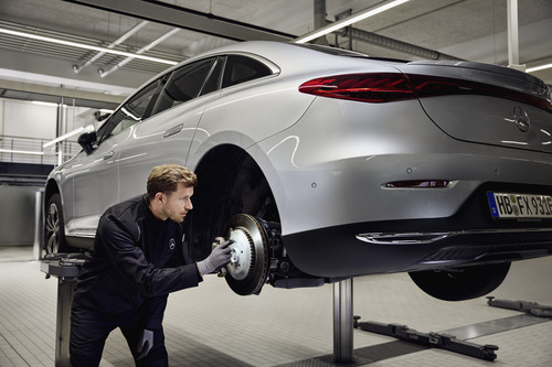 Mercedes-Benz genuine brake discs Mercedes-Benz brakes - Effective braking for your safety.