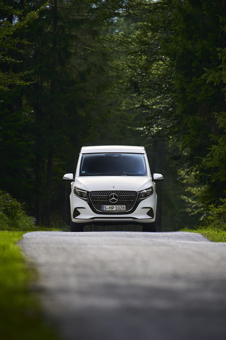 MPV on the Road | Mercedes-Benz Vans A white Mercedes-Benz MPV on the road.