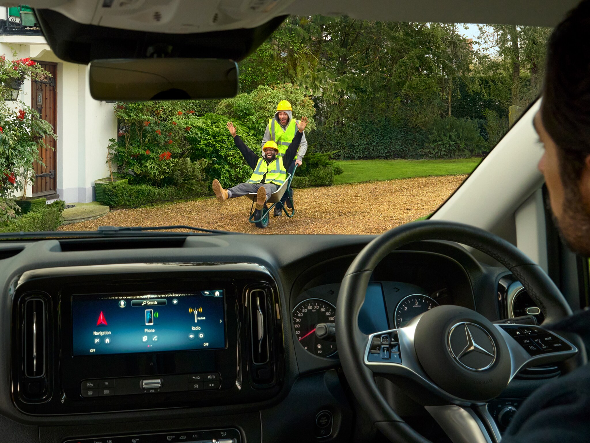 At Mercedes-Benz Vans, we’ve got your back. Learn how expert servicing and support help keep your van on the road longer and moving fast.