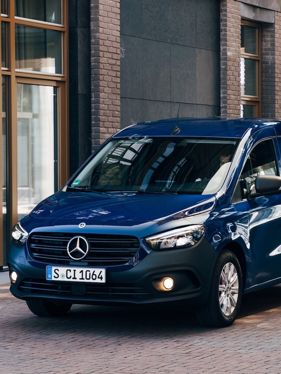 Visualisation showing the operation of the radar distance ranging sensors in the Mercedes-Benz Citan.