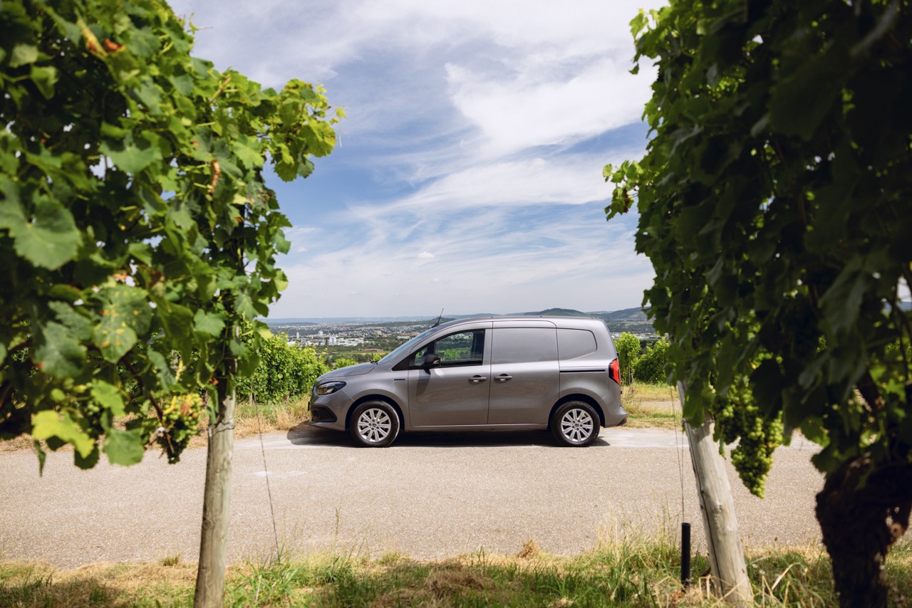 Electromobility | EQV | Mercedes-Benz Grey Mercedes-Benz eCitan electric van parked in a vineyard setting.