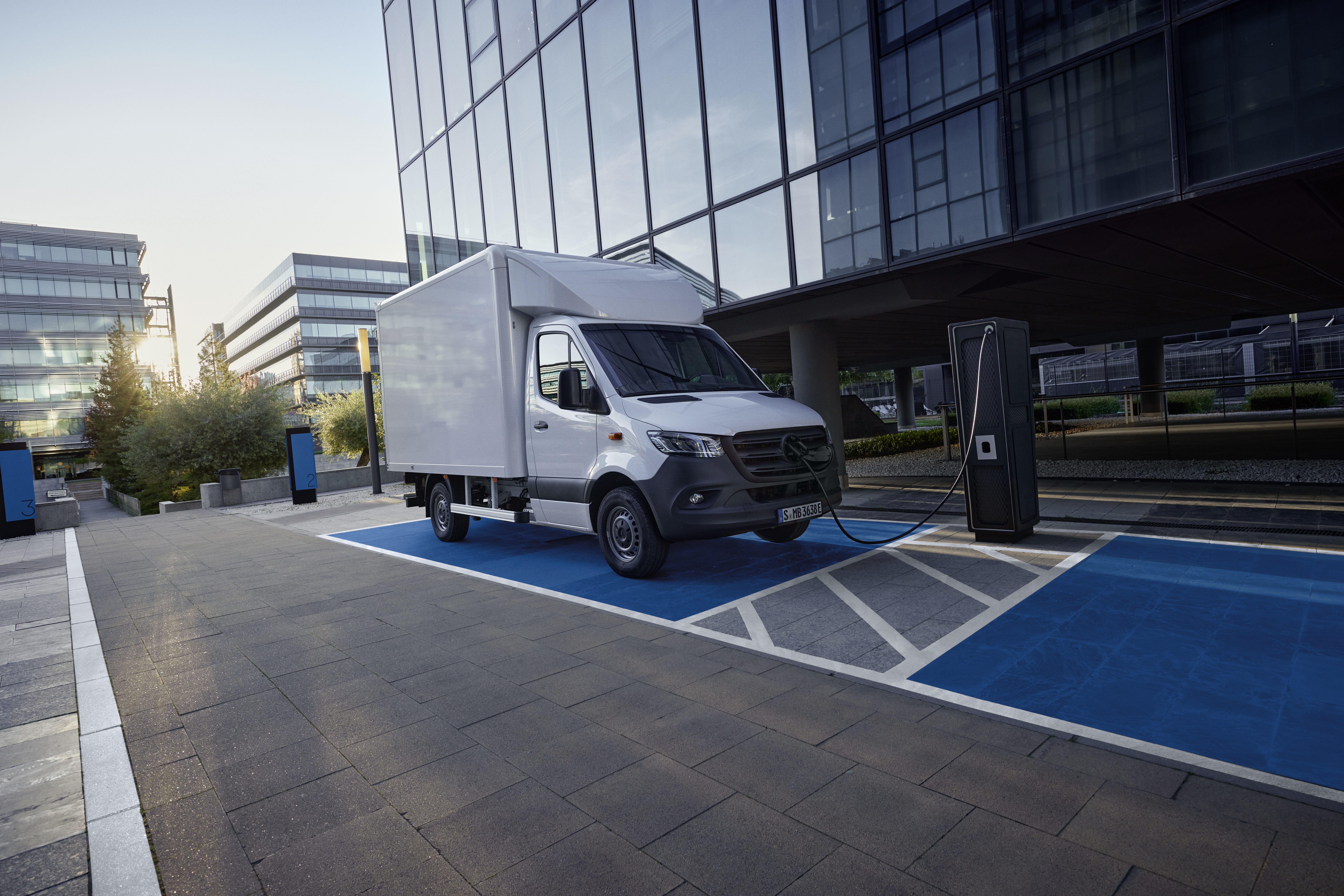 Leasing & Financing | eSprinter Chassis | Mercedes-Benz The Mercedes-Benz eSprinter Chassis as a platform vehicle on the move around town.