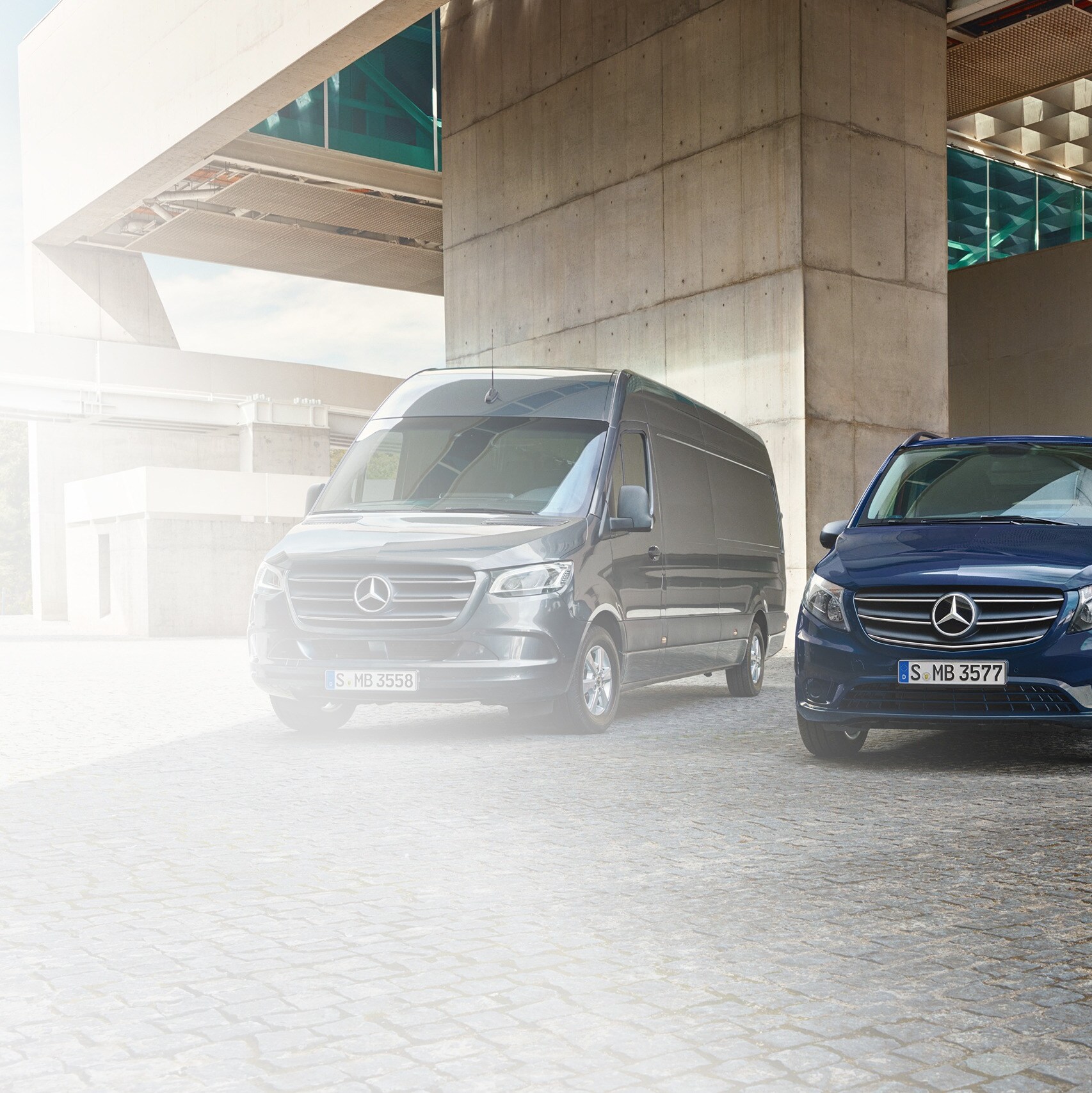 Three Mercedes-Benz vans symbolising the new vehicle warranty and worry-free manufacturer’s warranty.