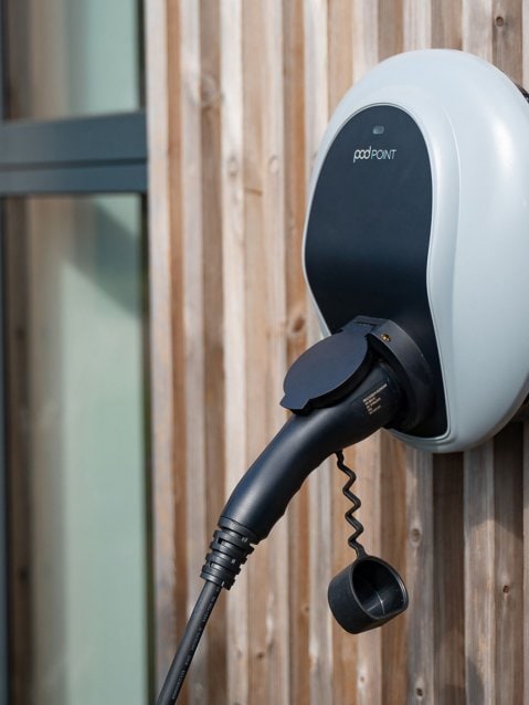 Mercedes wall store charger